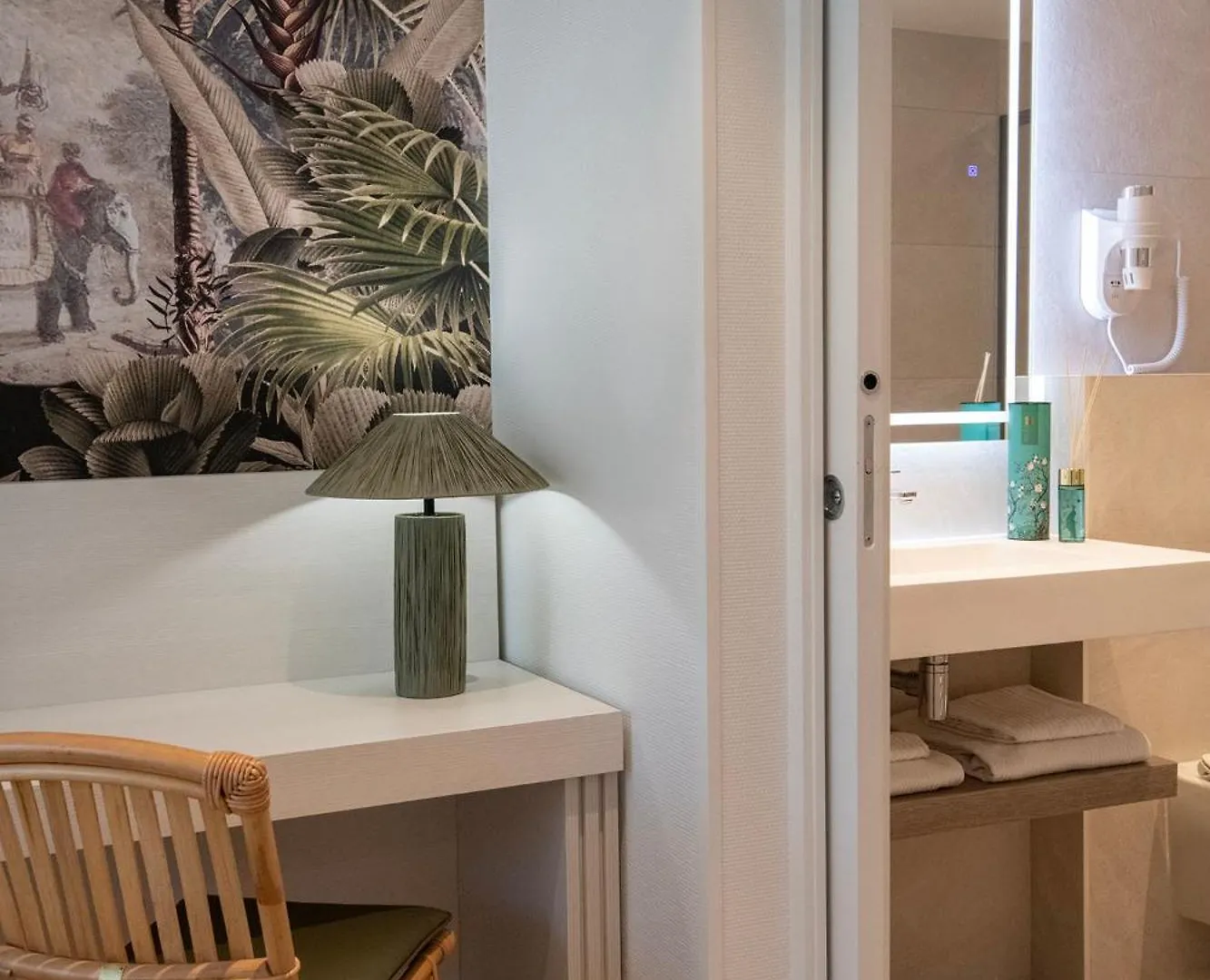 Residence Hoteliere Chambord Au Coeur De Menton - Entierement Renovee