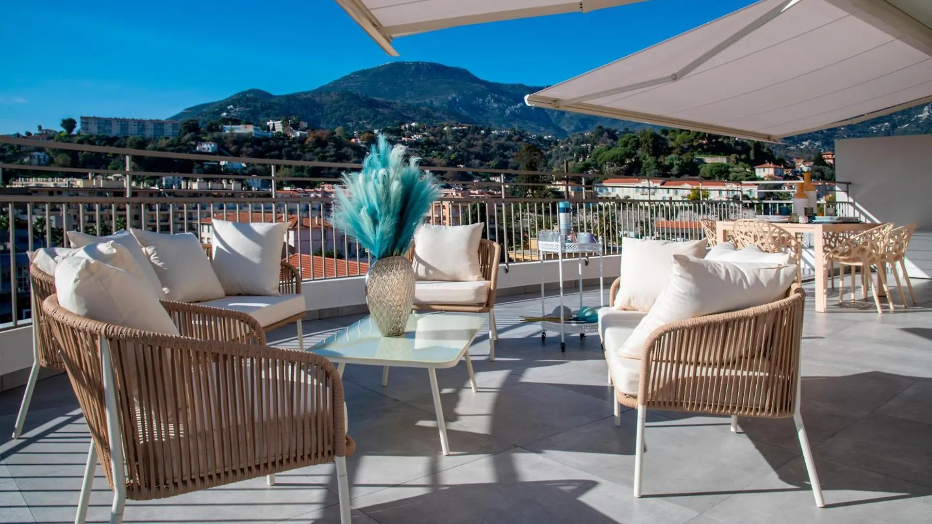 Residence Hoteliere Chambord Au Coeur De Menton - Entierement Renovee