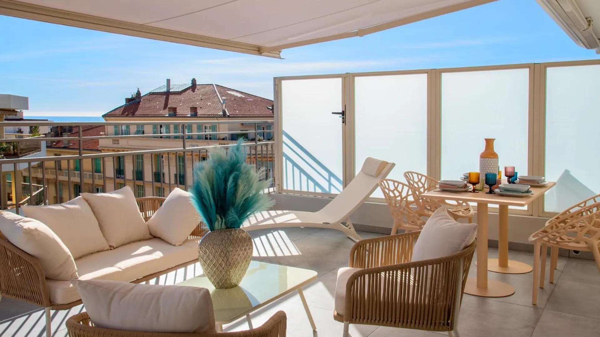 Residence Hoteliere Chambord Au Coeur De Menton - Entierement Renovee 3*,