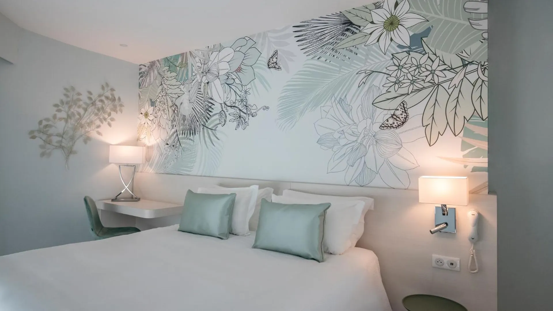 Residence Hoteliere Chambord Au Coeur De Menton - Entierement Renovee 3*,