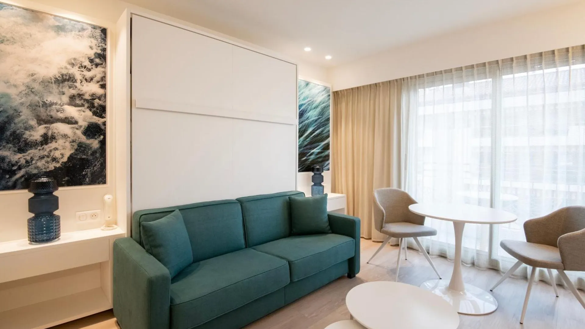 Residence Hoteliere Chambord Au Coeur De Menton - Entierement Renovee