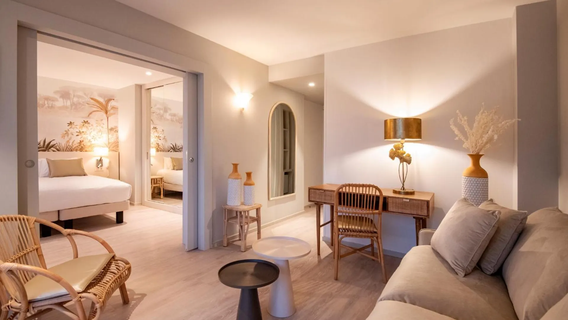 Residence Hoteliere Chambord Au Coeur De Menton - Entierement Renovee 3*,